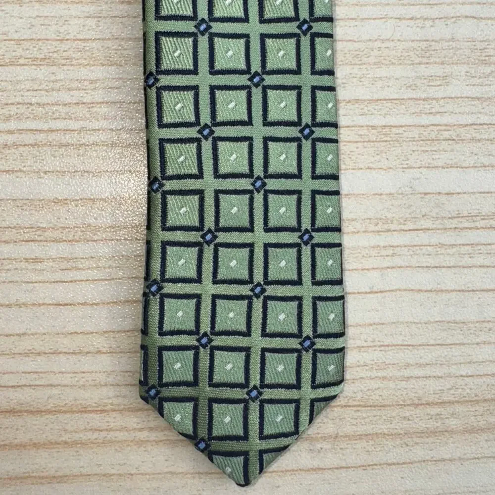 Izod Green 100% Silk Men’s Preppy Foulard Necktie 60
